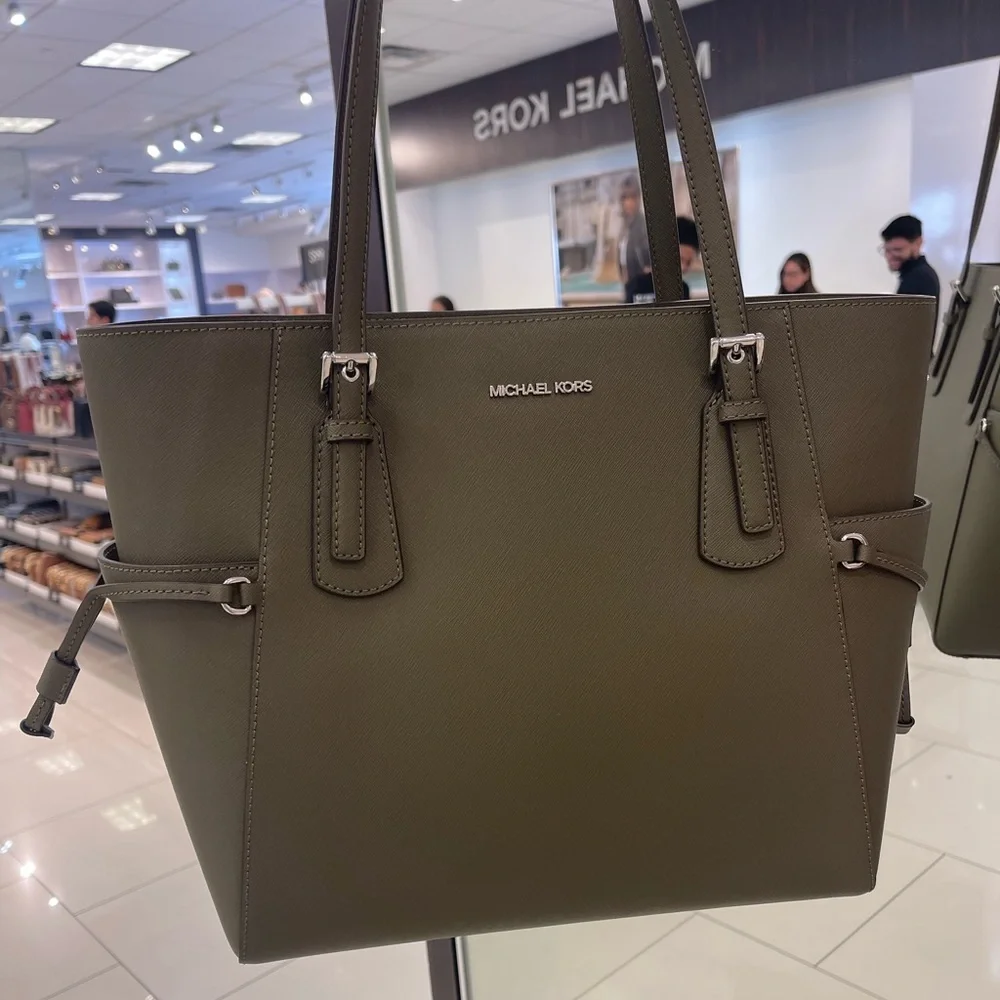 MICHAEL KORS Voyager Large Saffiano Leather EW Tote Shoulder Bag
Olive
NWT - Picture 16 of 16